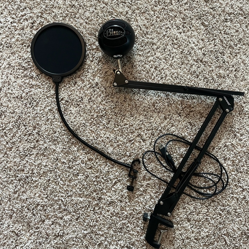 Blue Snowball Mic with attachable desk stand and filter